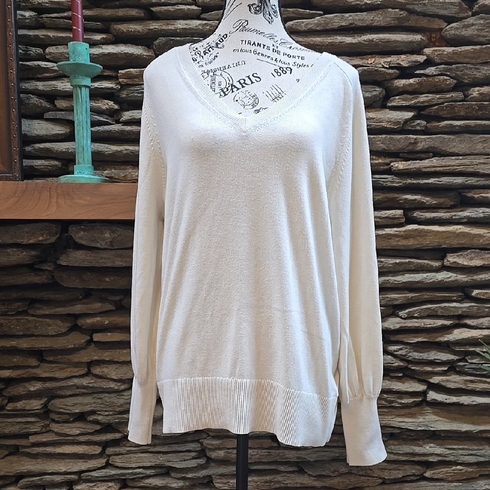 Size L - Lark & RO Elegant Ivory V-Neck Sweater